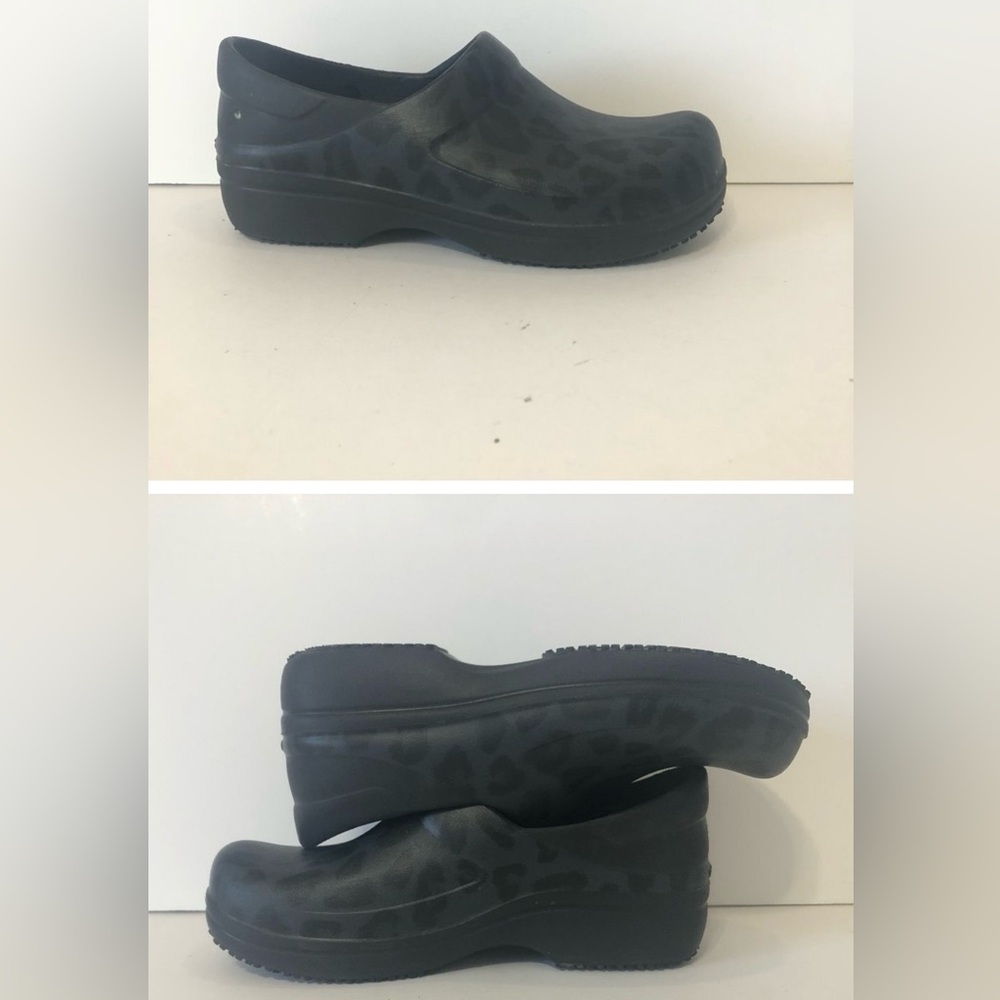 CROCS Women's Neria Pro II Leopard Print Work Nurse Clog Shoes 8 Blue Black